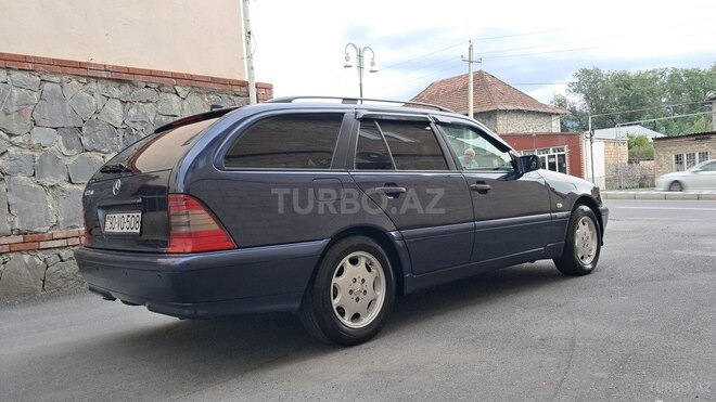 Mercedes C 200 2000, 251,384 km - 2.0 l - Qax