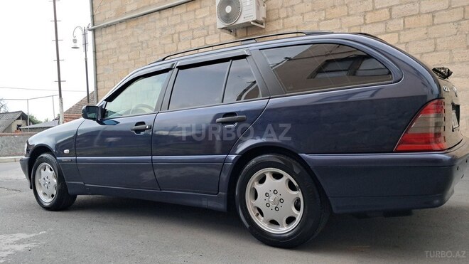 Mercedes C 200 2000, 251,384 km - 2.0 l - Qax