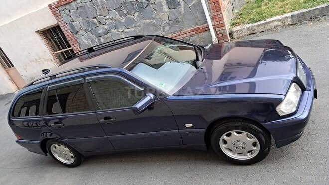 Mercedes C 200 2000, 251,384 km - 2.0 l - Qax