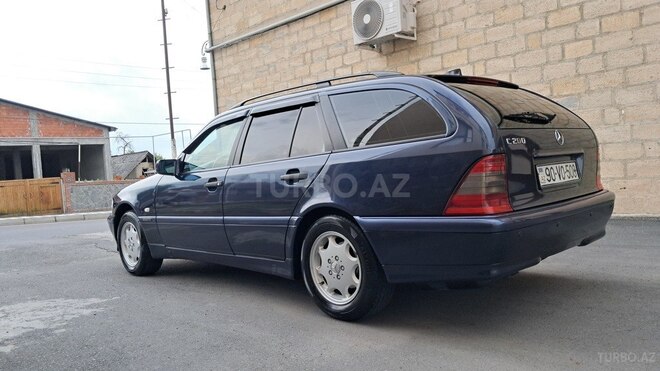 Mercedes C 200 2000, 251,384 km - 2.0 l - Qax