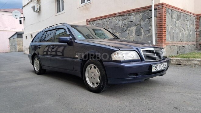 Mercedes C 200 2000, 251,384 km - 2.0 l - Qax