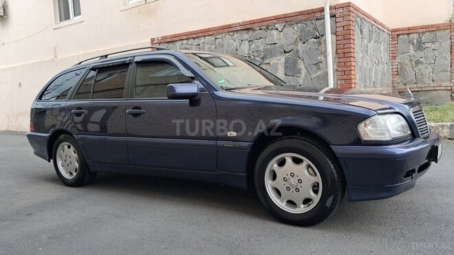 Mercedes C 200 2000, 251,384 km - 2.0 l - Qax