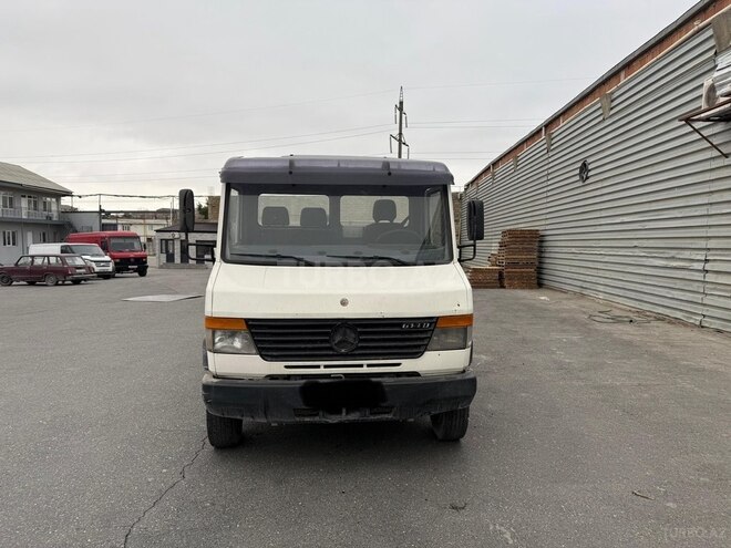 Mercedes Vario-1