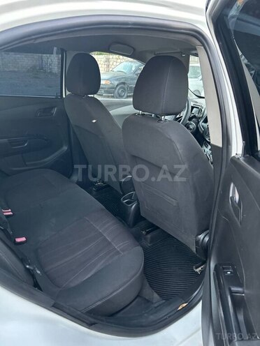 Chevrolet Aveo-8