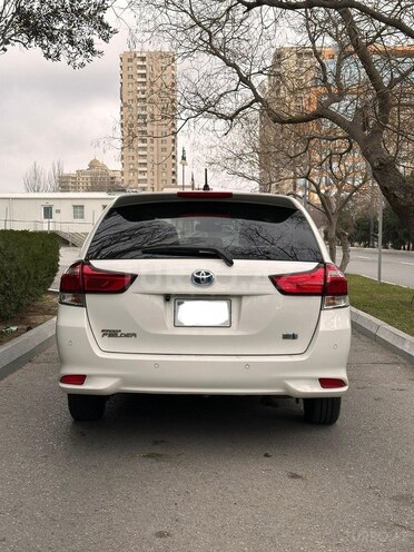 Toyota Corolla Fielder-5