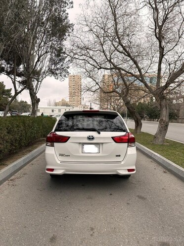 Toyota Corolla Fielder-2