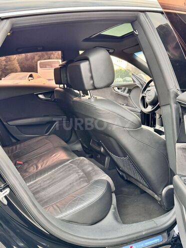 Audi A7-10
