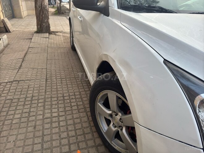 Chevrolet Cruze 2015, 196,256 km - 1.4 l - Salyan