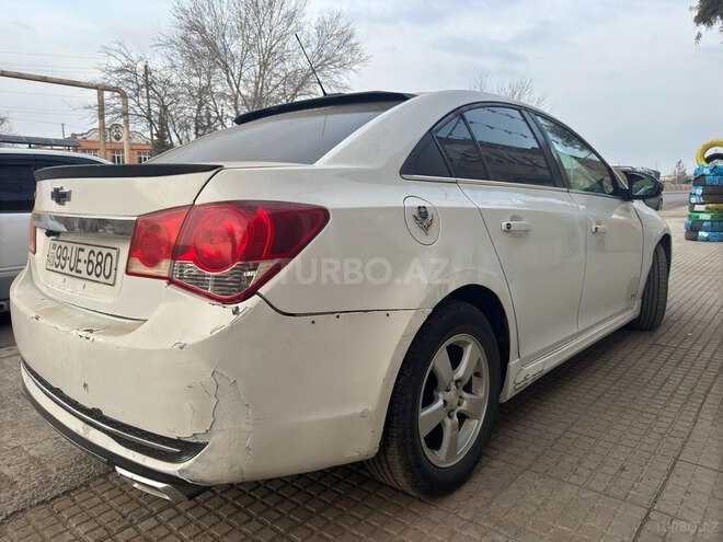 Chevrolet Cruze 2015, 196,256 km - 1.4 l - Salyan