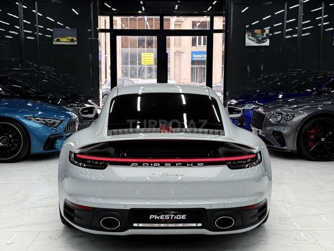Porsche 911 Carrera-7
