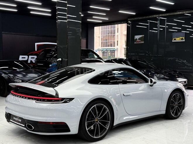 Porsche 911 Carrera-5