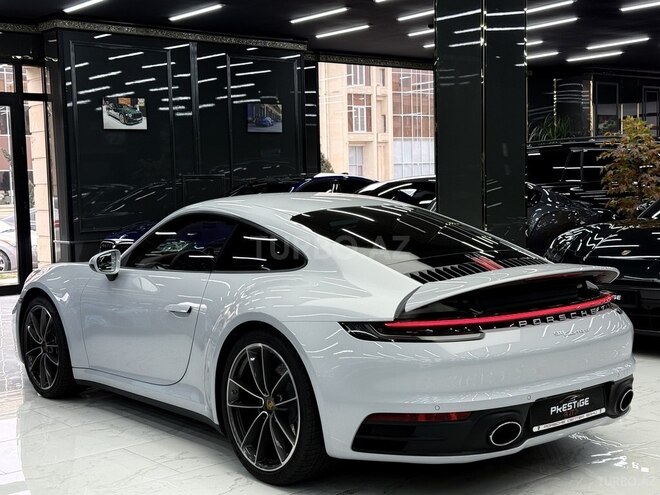 Porsche 911 Carrera-4