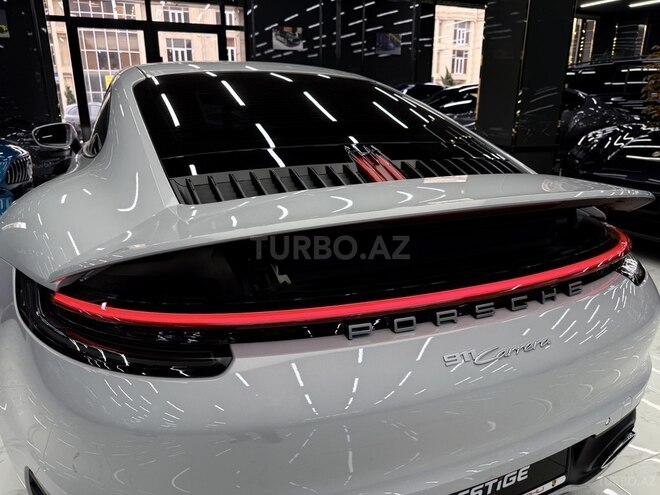 Porsche 911 Carrera-6