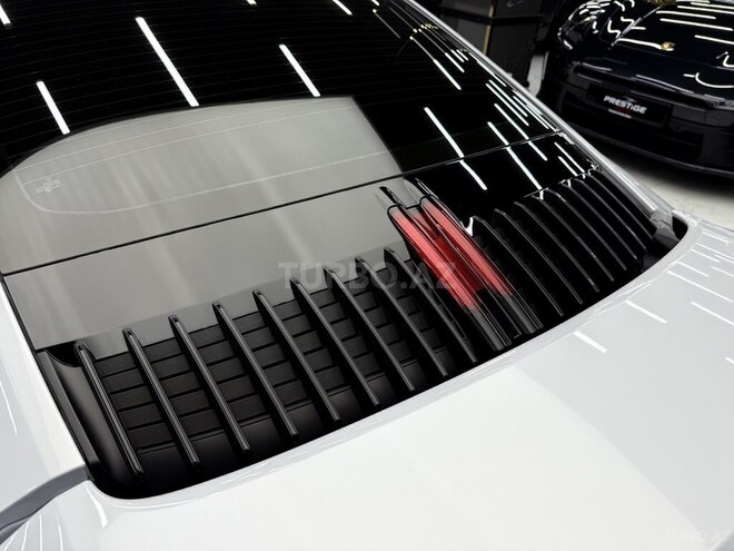 Porsche 911 Carrera-11