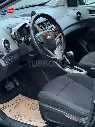 Chevrolet Aveo-10