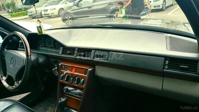 Mercedes E 220 1994, 287,000 km - 2.2 l - Bakı