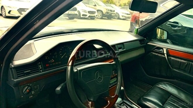 Mercedes E 220 1994, 287,000 km - 2.2 l - Bakı