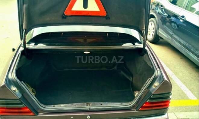 Mercedes E 220 1994, 287,000 km - 2.2 l - Bakı