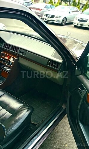 Mercedes E 220 1994, 287,000 km - 2.2 l - Bakı