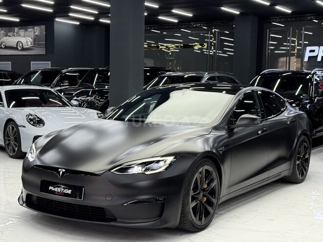 Tesla Model S-1