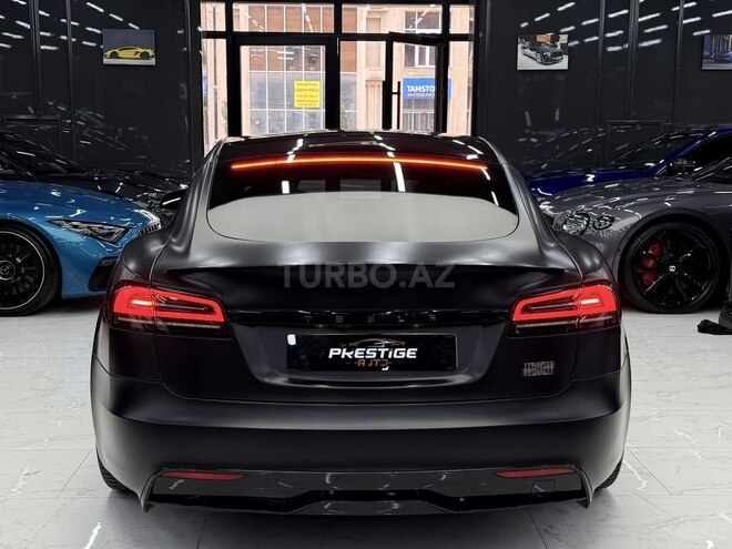 Tesla Model S-10