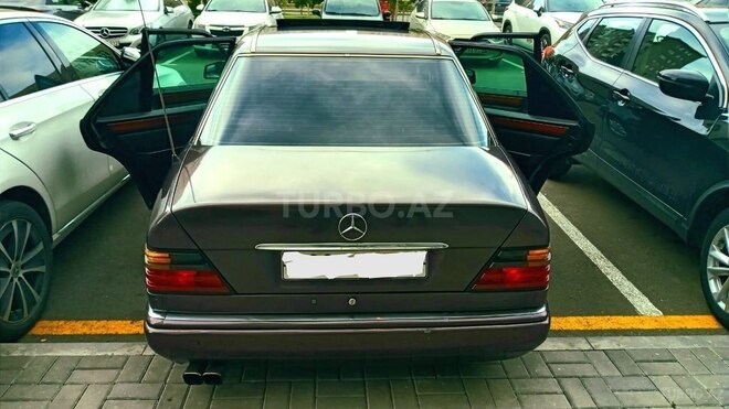 Mercedes E 220 1994, 287,000 km - 2.2 l - Bakı