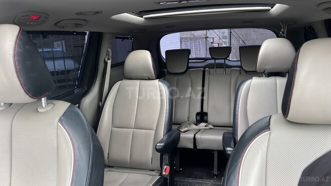 Kia Carnival-12