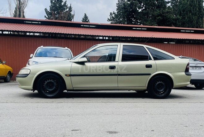 Opel Vectra 1996, 166,000 km - 1.6 l - Bakı