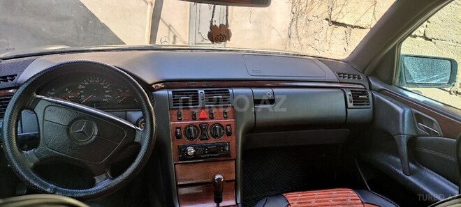 Mercedes E 220 1997, 472,580 km - 2.2 l - Bakı