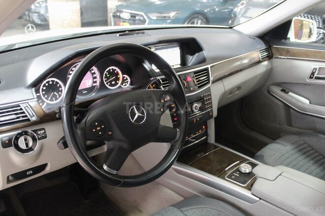 Mercedes E 300 d 2010, 287,000 km - 3.0 l - Bakı