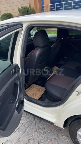 Volkswagen Jetta-6