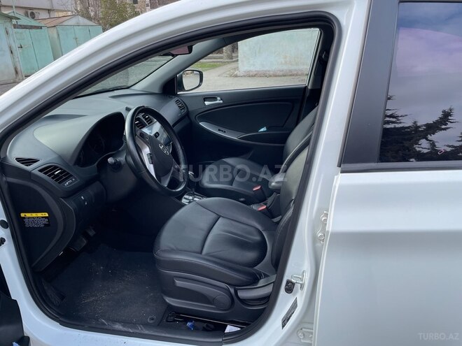 Hyundai Accent-8