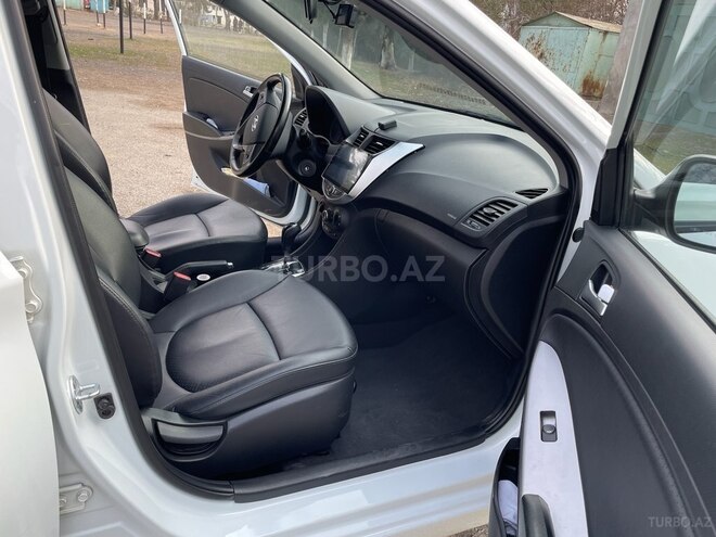 Hyundai Accent-9