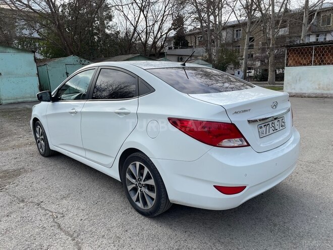Hyundai Accent-7