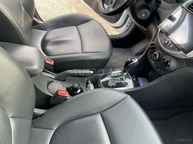 Hyundai Accent-10