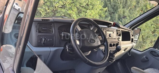 Ford Transit-2