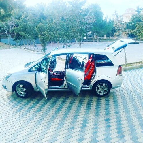 Opel Zafira-2