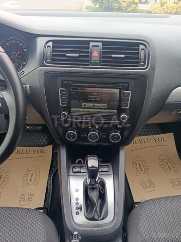 Volkswagen Jetta-10