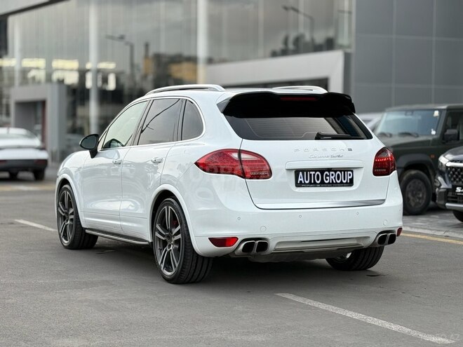 Porsche Cayenne Turbo-8