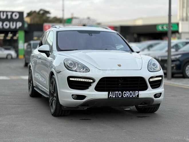 Porsche Cayenne Turbo-1