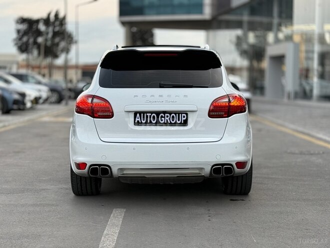 Porsche Cayenne Turbo-6