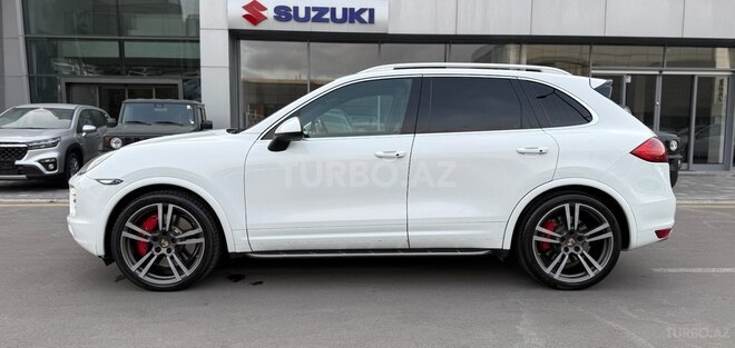 Porsche Cayenne Turbo-12