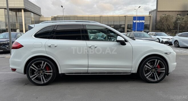 Porsche Cayenne Turbo-11