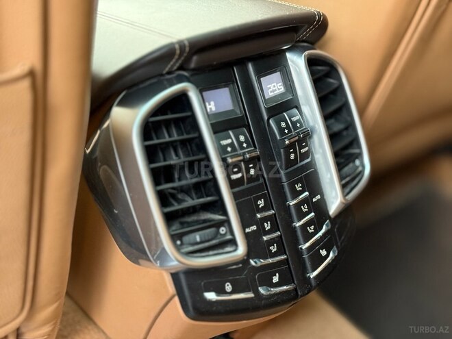 Porsche Cayenne Turbo-15