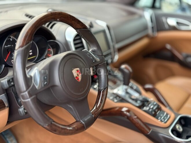 Porsche Cayenne Turbo-16