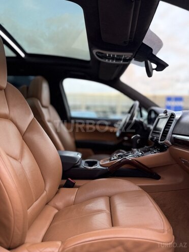 Porsche Cayenne Turbo-19