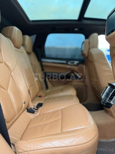 Porsche Cayenne Turbo-18