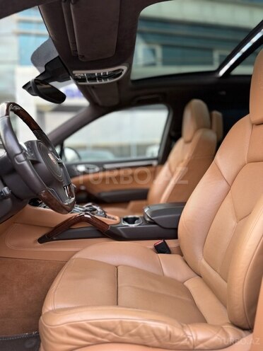 Porsche Cayenne Turbo-17