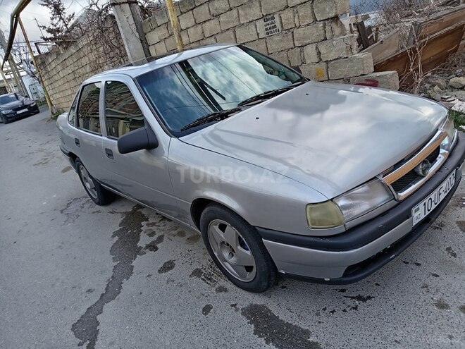 Opel Vectra-4