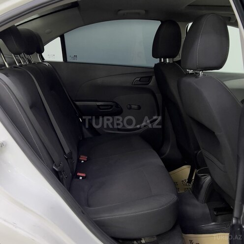 Chevrolet Aveo-10